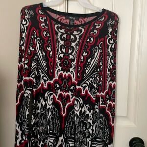 Long sleeves printed colored.